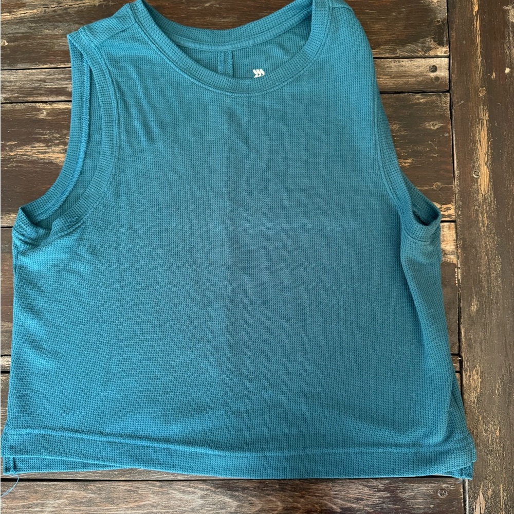 All in Motion Blue Sleeveless Muscle Tee Crop